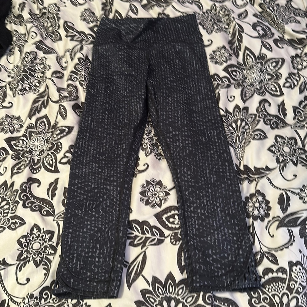 Lululemon capri yoga pants